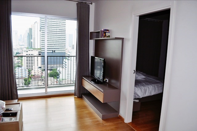 ให้เช่าคอนโด ไฮฟ์ ตากสินพื้นที่ 50 ตร.ม. 1 ห้องนอน เช่า 16,500 บ/ด