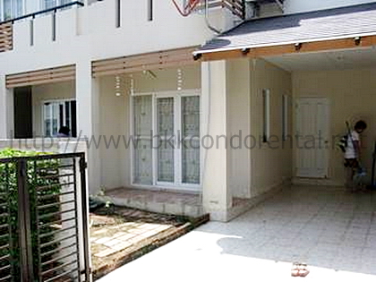 ทาวน์เฮ้าส์ 2 ชั้นขาย Village Pornpimarn Ville Klong 5 พื้นที่ 22.5 ตรม. หน้ากว้าง 6 เมตร.