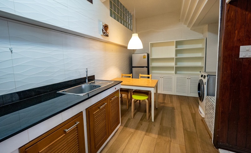 ให้เช่าทาวน์เฮ้าส์ 4 ชั้น ย่านเอกมัย 26 พื้นที่ 24 ตรว. 5 ห้องนอน เช่า 50,000 บ/ด