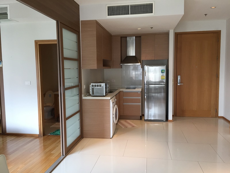 ขาย/ให้เช่าคอนโด ดิ เอ็มโพริโอ เพลส 48 ตร.ม. 1 ห้องนอน เช่า 25,000 บ/ด 7.7 ล้าน