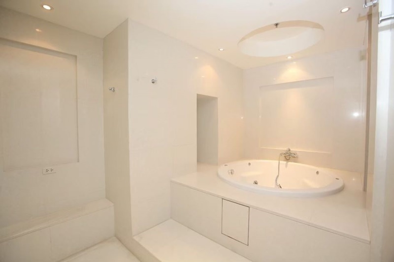 ให้เช่าคอนโด รอยัล เรสสิเดนซ์ พาร์ค 385 ตร.ม. 4 ห้องนอน (ดูเพล็กซ์) เช่า 250,000 บ/ด