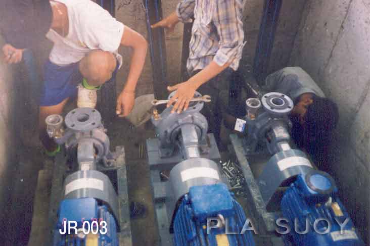 น้ำพุทุ่นลอย ดอกชบาใหญ่ หน้าม.จุฬาฯ