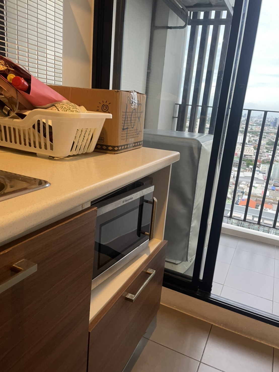 TD-Y11.1 คอนโดให้เช่า เดอะ ทรี อินเตอร์เชนจ์ Studio พื้นที่ 30 ตรม. 10,500 บาท