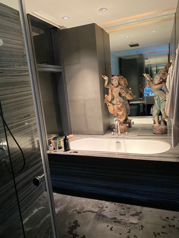 ขายคอนโด เดอะ เม็ท 198 ตร.ม. 3 ห้องนอน ขาย 42.5 ล้านบาท