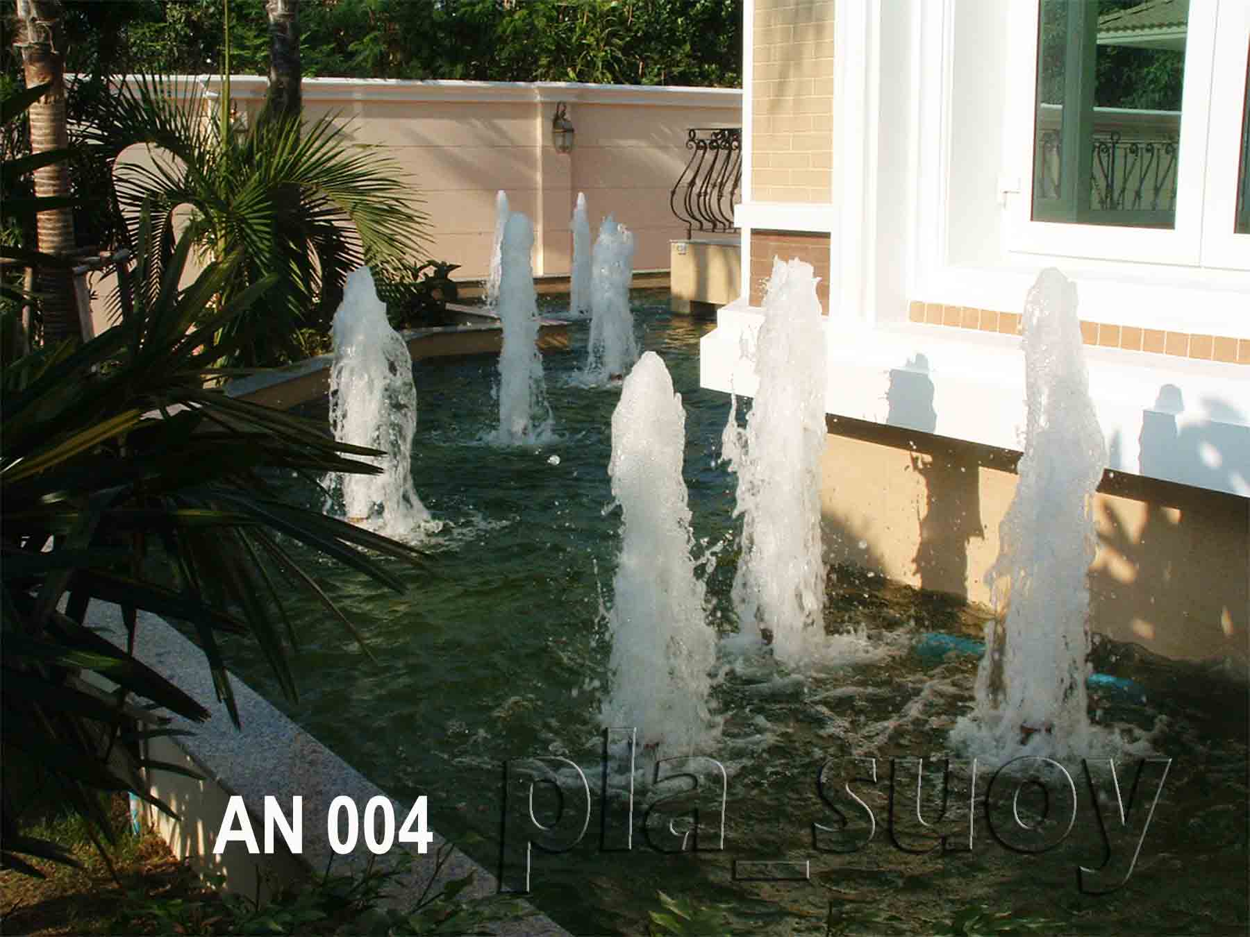 น้ำพุในบ่อเลี้ยงปลาคาร์ฟ บ้านคุณอรุณี