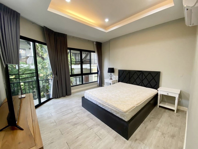 ให้เช่าบ้านแฝด 2 ชั้น ย่านสุขุมวิท 38 พื้นที่ 180 ตรม. 2 ห้องนอน เช่า 55,000 บ/ด