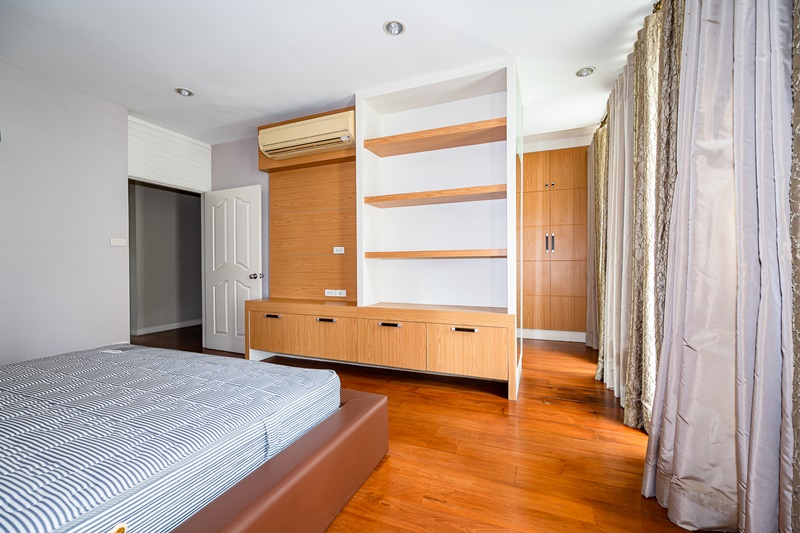 ให้เช่าทาวน์โฮม 4 ชั้น ย่านสุขุมวิท พื้นที่ 30 ตรว. 4 ห้องนอน เช่า 85,000 บ/ด