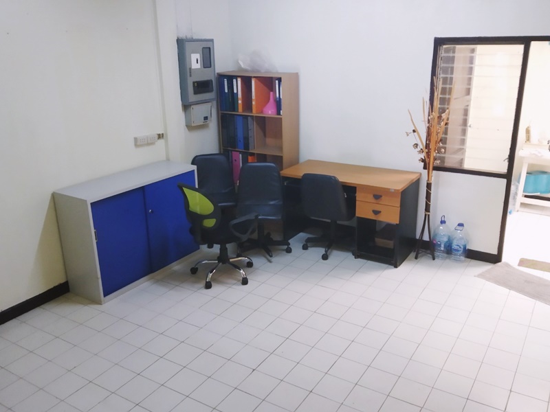 ขาย/ให้เช่าโฮมออฟฟิศ 2 ชั้น ย่านลาดพร้าว พื้นที่ 160 ตรม. เช่า 35,000 บ/ด ขาย 8.1 ล.