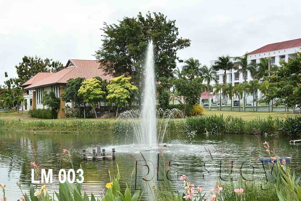 น้ำพุทุ่นลอยดอกชบา ที่เทศบาลเมืองแหลมฉบัง