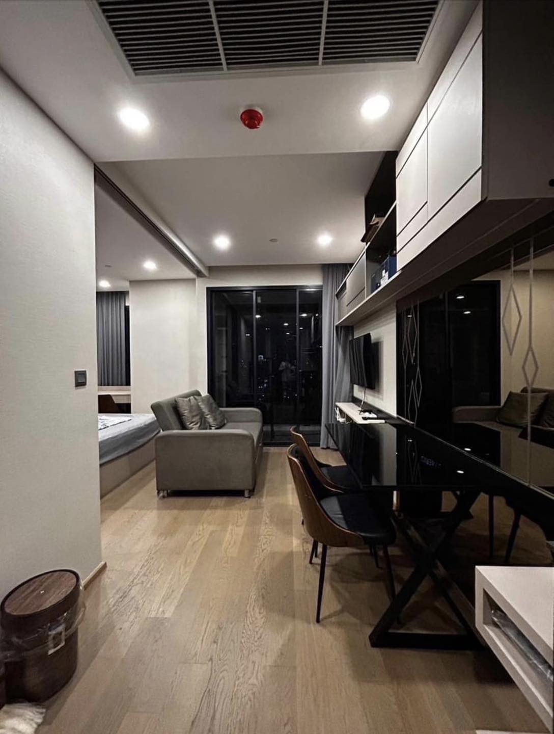 ให้เช่าคอนโด แอชตัน จุฬา สีลม พื้นที่ 35 ตร.ม. 1 ห้องนอน ราคา 28,000 บาท/เดือน