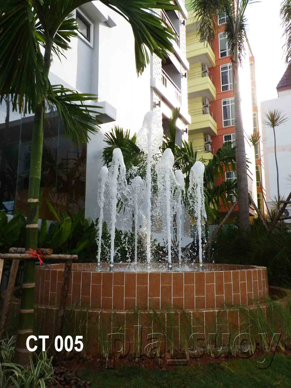 น้ำพุหน้าโรงแรม Crystal Jade Hotel ระยอง