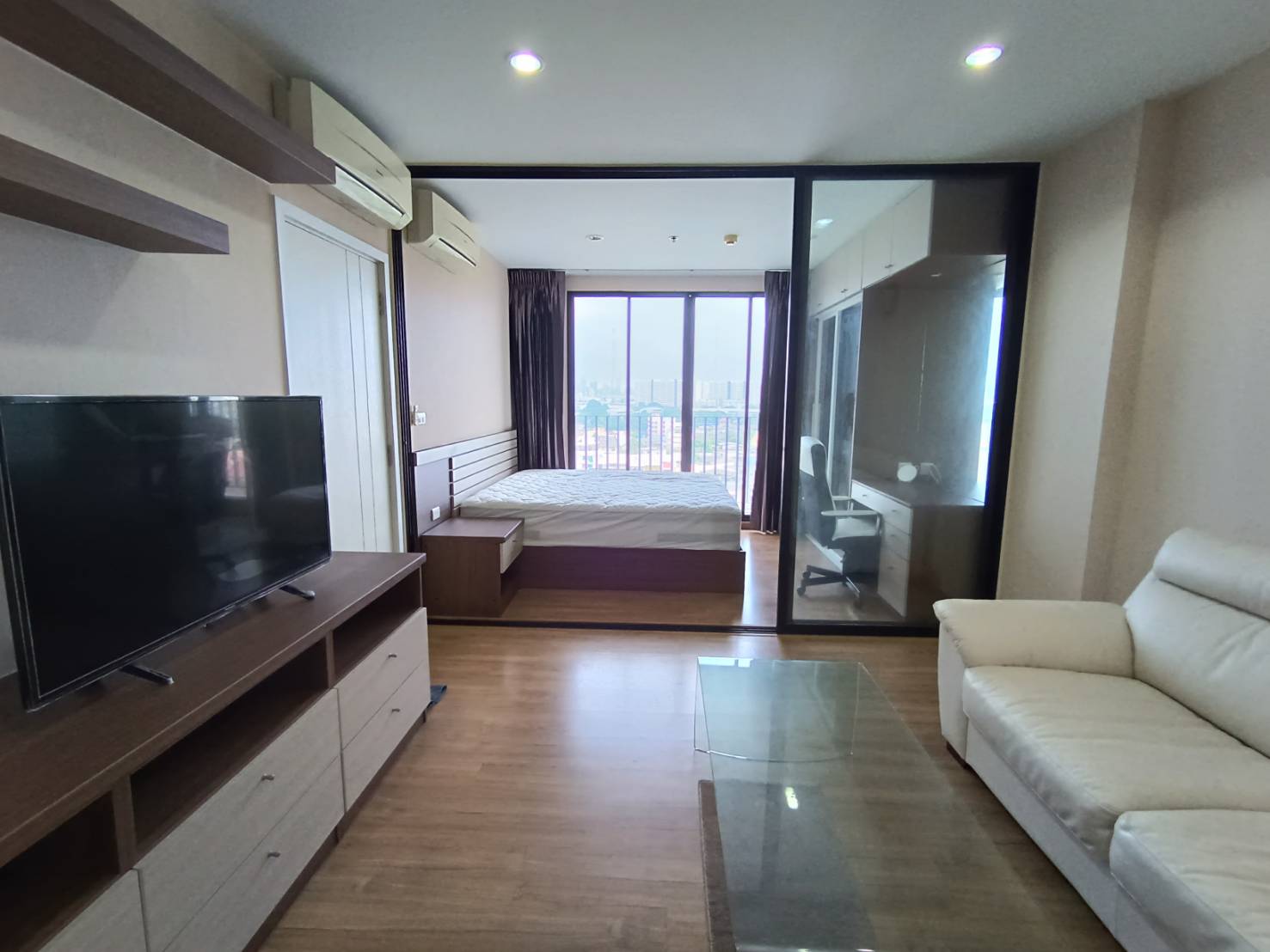 ให้เช่าคอนโด เดอะ ทรี อินเตอร์เชนจ์ พื้นที่ 36 ตร.ม. 1 ห้องนอน เช่า 13,000 บ/ด