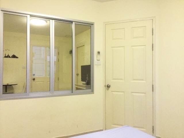 ให้เช่าลุมพินี คอนโดทาวน์ รามอินทรา-หลักสี่ พื้นที่ 28 ตร.ม. 1 ห้องนอน เช่า 7,000 บ/ด