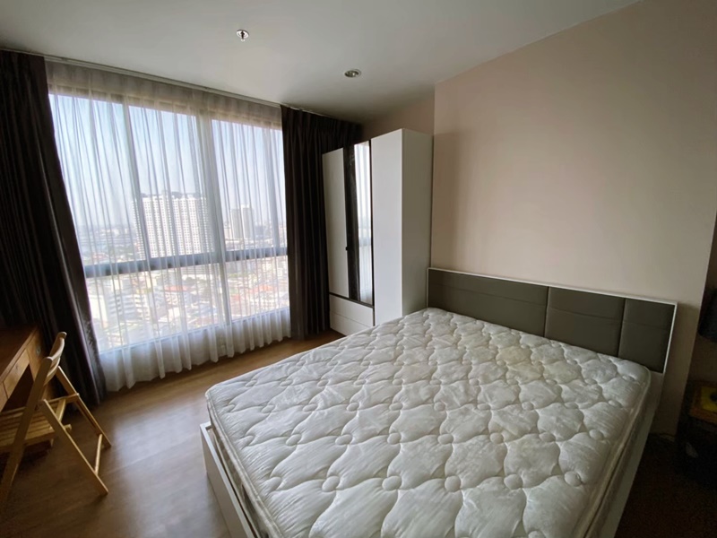 ให้เช่าคอนโด เดอะ ทรี อินเตอร์เชนจ์ พื้นที่ 30 ตร.ม. 1 ห้องนอน เช่า 9,500 บ/ด