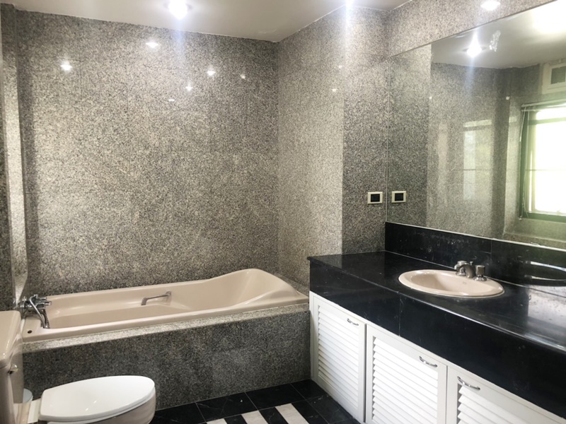 Sold Out ให้เช่า/ขายทาวน์เฮ้าส์ 4 ชั้น ย่านสุขุมวิท71 29.9 ตารางวา 4 ห้องนอน เช่า 65,000 บ/ด ขาย 14.9 ล.