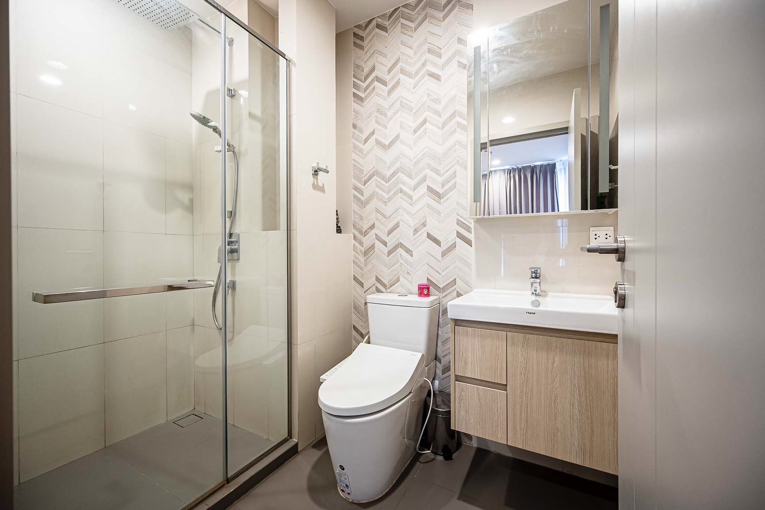 ให้เช่า OKA HAUS Sukhumvit 36 (โอกะ เฮาส์ สุขุมวิท 36) 1 ห้องนอน