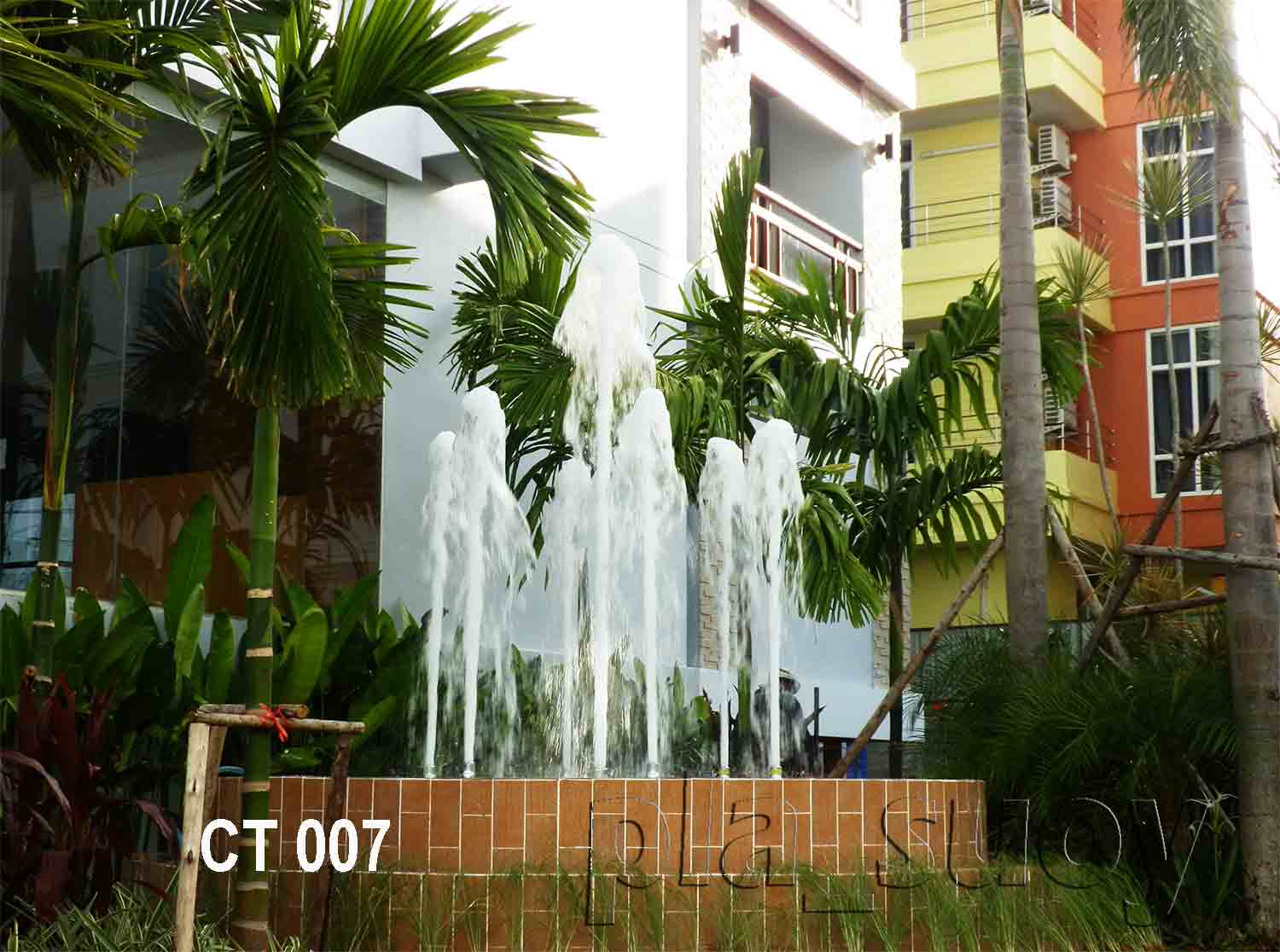 น้ำพุหน้าโรงแรม Crystal Jade Hotel ระยอง