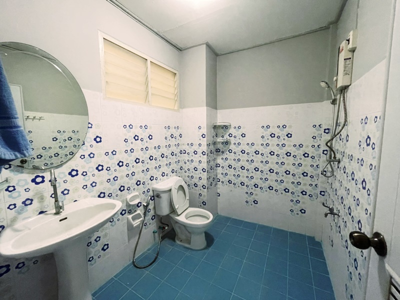 ให้เช่าทาวน์โฮม 3.5 ชั้น ย่านรัชดา-สุทธิสาร พื้นที่ 26 ตรว. 5 ห้องนอน เช่า 32,000 บ/ด