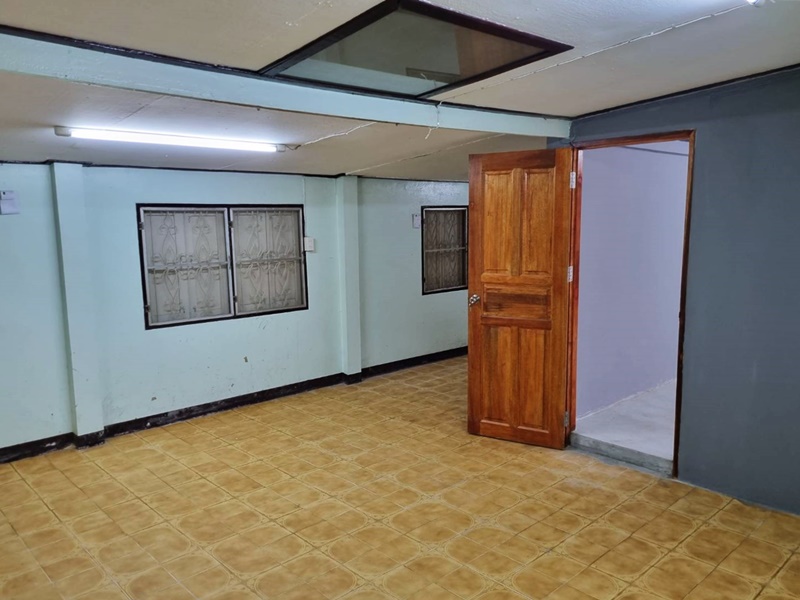 ให้เช่าบ้าน 2 ชั้น พร้อมโกดัง ย่าน วิภาวดีรังสิต พื้นที่ 49 ตรว. 4 ห้องนอน เช่า 20,000 บ/ด