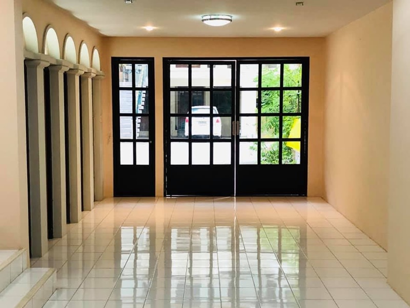 ให้เช่าทาวน์เฮ้าส์ 4 ชั้น ย่านสุขุมวิท พื้นที่ 400 ตรม. 4 ห้องนอน เช่า 65,000 บ/ด