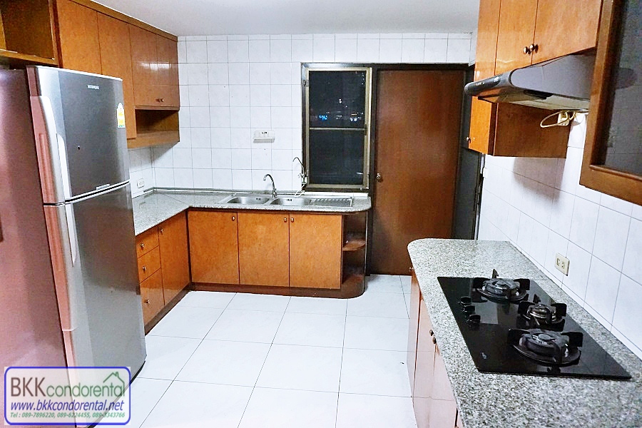 คอนโดให้เช่า เอ็มไพร์ เฮ้าส์ เอกมัย 12 ชั้น X พื้นที่ 181 ตร.ม. 3 ห้องนอน เช่า 40,000 บ/ด