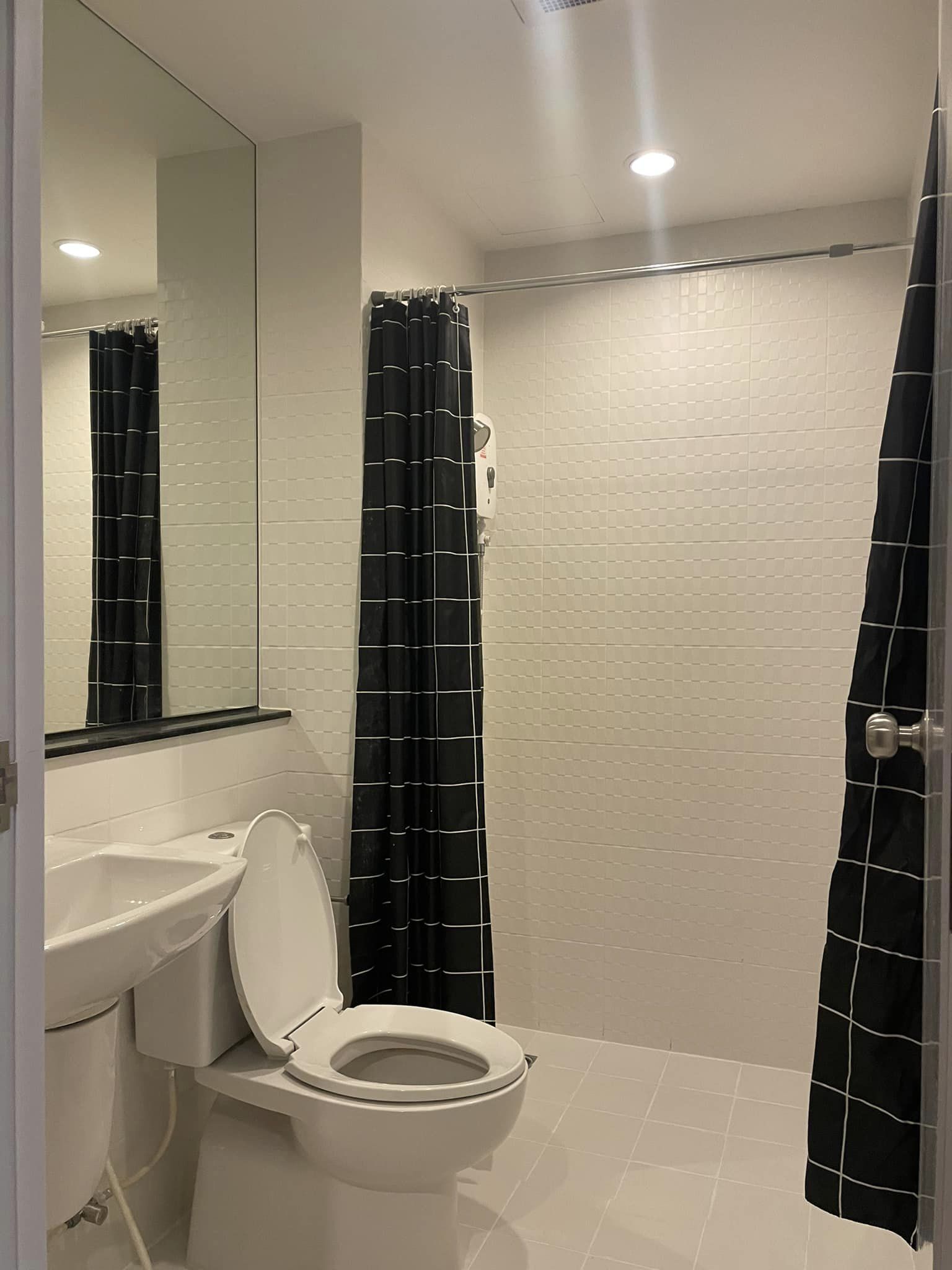 ให้เช่าคอนโด เดอะ ทรี อินเตอร์เชนจ์ พื้นที่ 64 ตร.ม. 2 ห้องนอน 2ห้องน้ำ ชั้นสูง