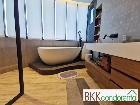 ขายคอนโด รอยัล ริเวอร์ เพลส พื้นที่ 300 ตร.ม. 4 ห้องนอน ขาย 35 ล้านบาท