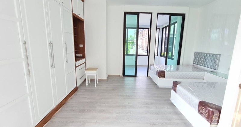 ขายทาวน์โฮม 3 ชั้น ย่านสุขุมวิท พื้นที่ 52.8 ตรว. 2 ห้องนอน ขาย 13 ล้านบาท