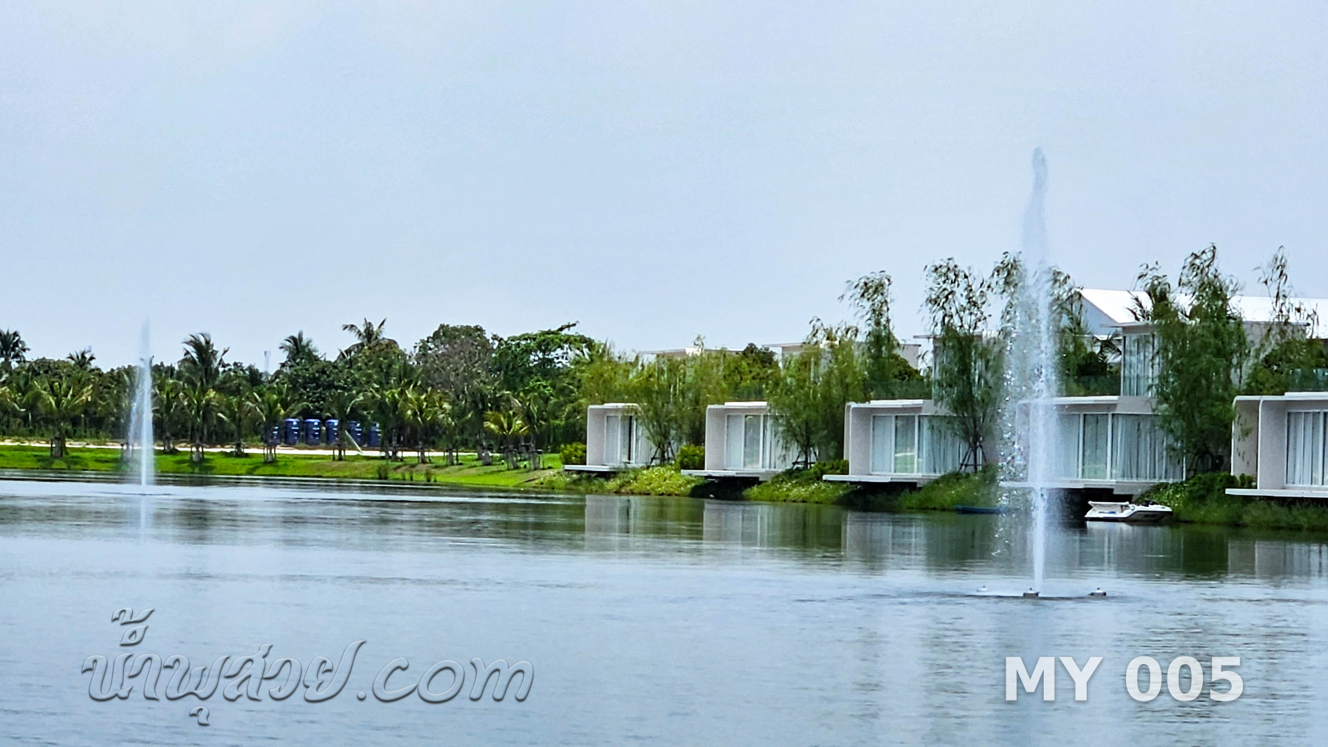 น้ำพุทุ่นลอย ทรงต้นสน MOO YOO ROSE HOUSE จ.นครปฐม