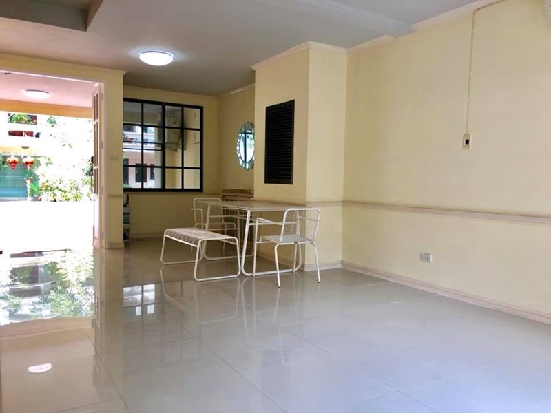 ให้เช่าทาวน์เฮ้าส์ 4 ชั้น ย่านสุขุมวิท พื้นที่ 380 ตรม. 3 ห้องนอน เช่า 65,000 บ/ด