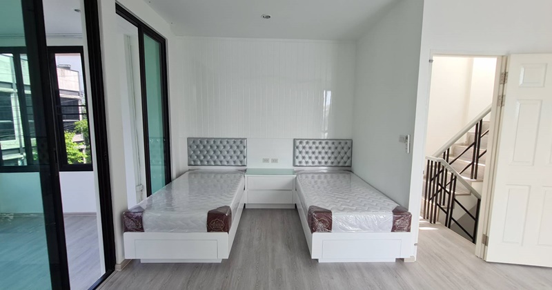 ขายทาวน์โฮม 3 ชั้น ย่านสุขุมวิท พื้นที่ 52.8 ตรว. 2 ห้องนอน ขาย 13 ล้านบาท