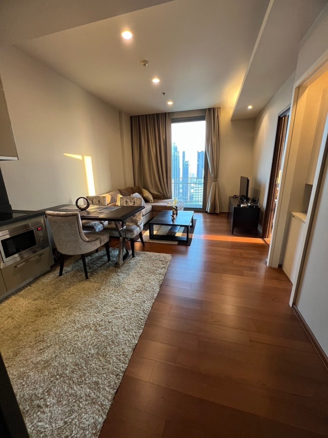 ให้เช่าคอนโด ควอทโทร บาย แสนสิริ พื้นที่ 55 ตร.ม. 1 ห้องนอน ให้เช่า 45,000 บ/ด