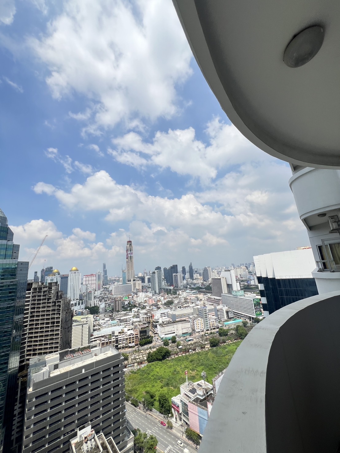 ให้เช่าคอนโด วิทยุ คอมเพล็กซ์ พื้นที่ 120 ตรม. 2 ห้องนอน ราคาเช่า 48,000 /เดือน