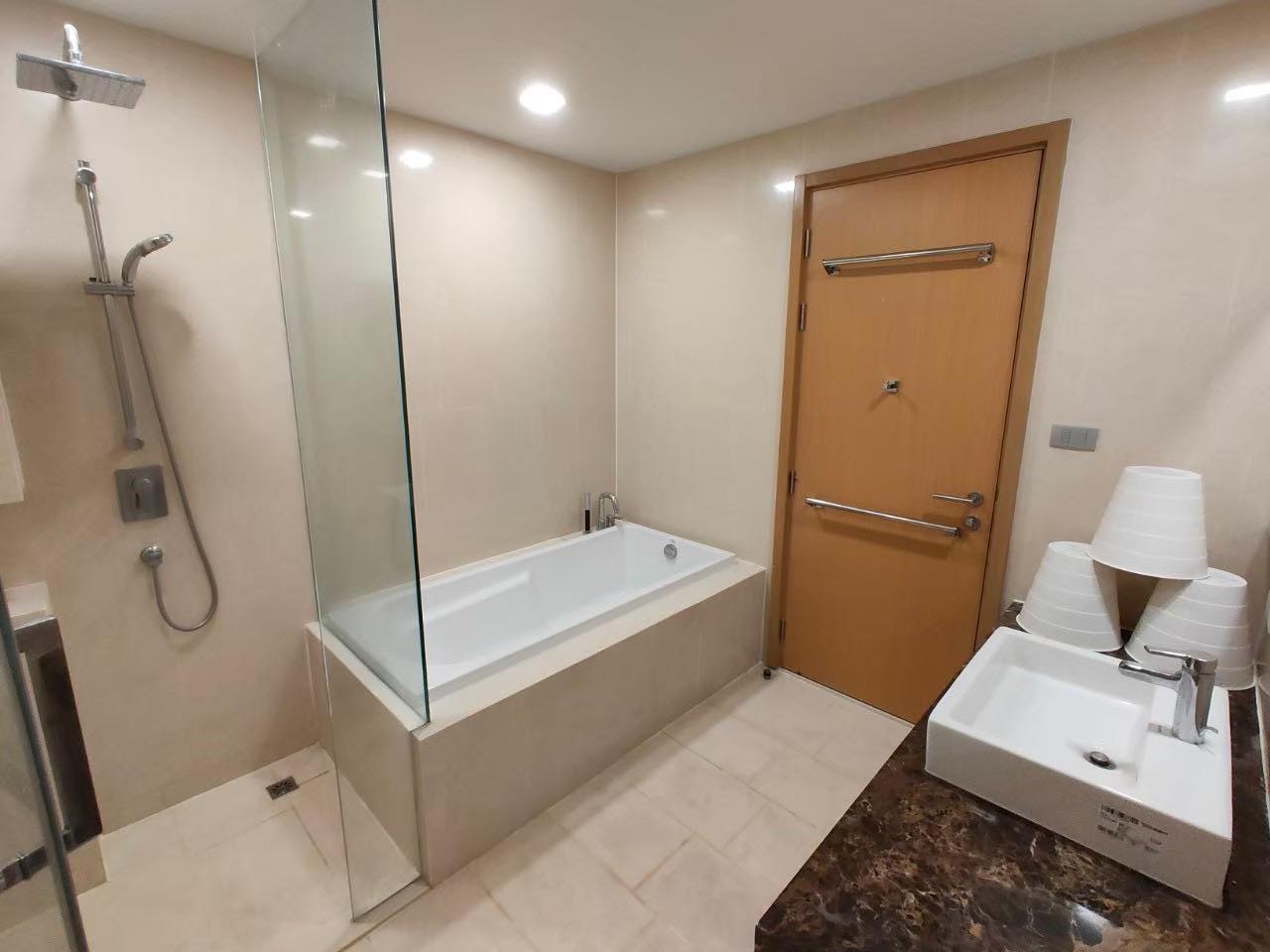 ให้เช่าคอนโด ไฮด์ สุขุมวิท 13 พื้นที่ 77 ตร.ม 2 ห้องนอน ราคา 50,000 บาท/เดือน