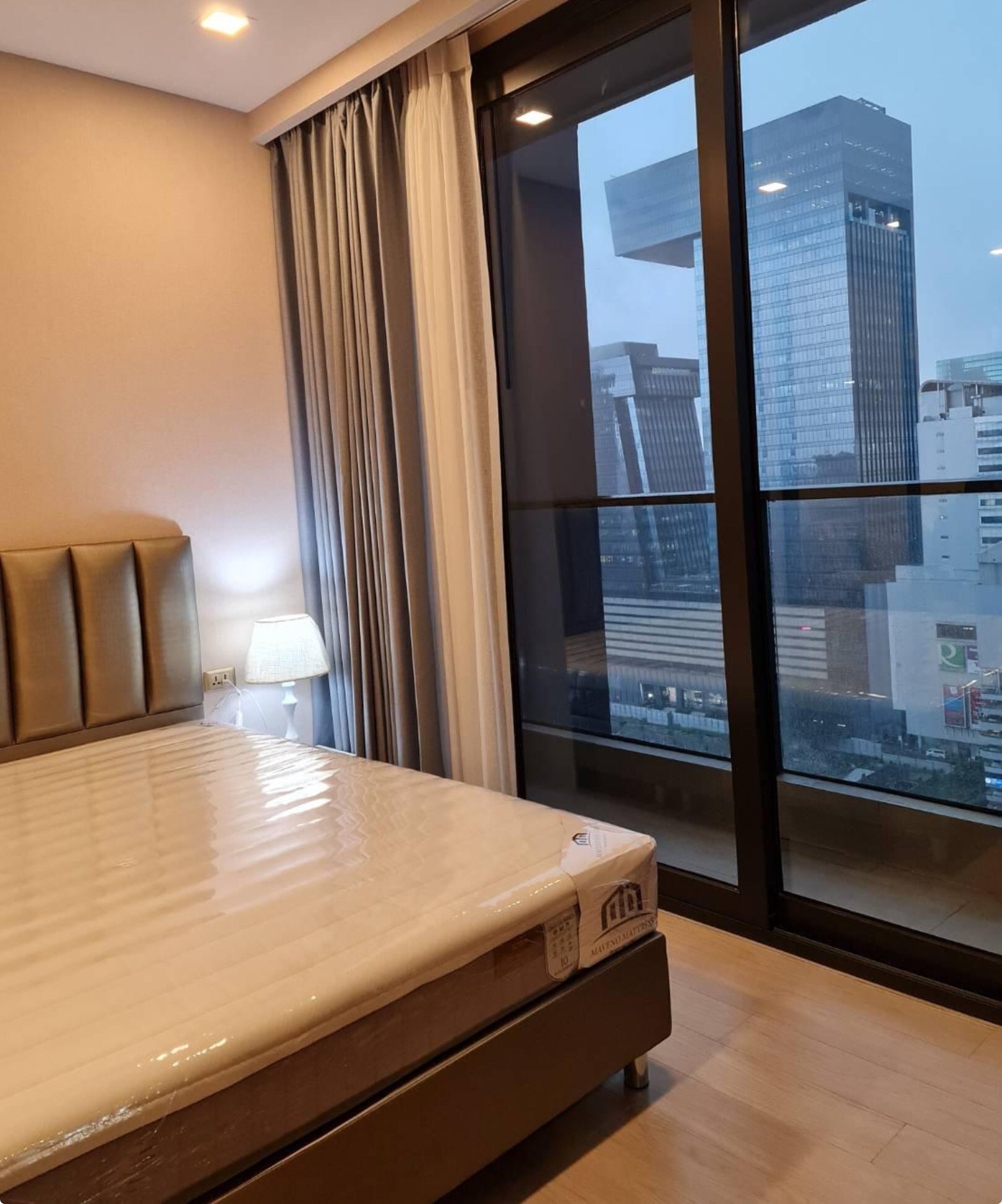 ให้เช่า วันไนน์ไฟว์ อโศก - พระราม 9 พื้นที่ 36 ตรม. 1 ห้องนอน เช่า 25,000 บาท/เดือน