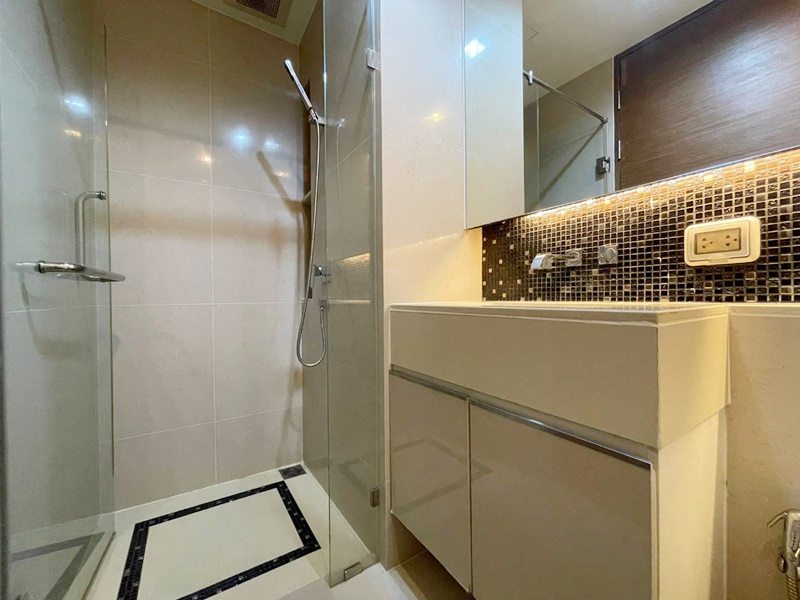 ขาย/ให้เช่าคอนโด ดิ แอดเดรส สาทร 66 ตร.ม. 2 ห้องนอน เช่า 45,000 บ/ด ขาย 15.6 ล.