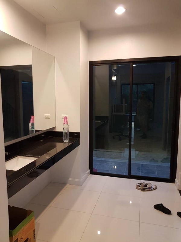 ขาย/ให้เช่าอาคารพาณิชย์ 3.5 ชั้น ย่านบางนา เช่า 35,000 บ/ด ขาย 8.5 ล้านบาท