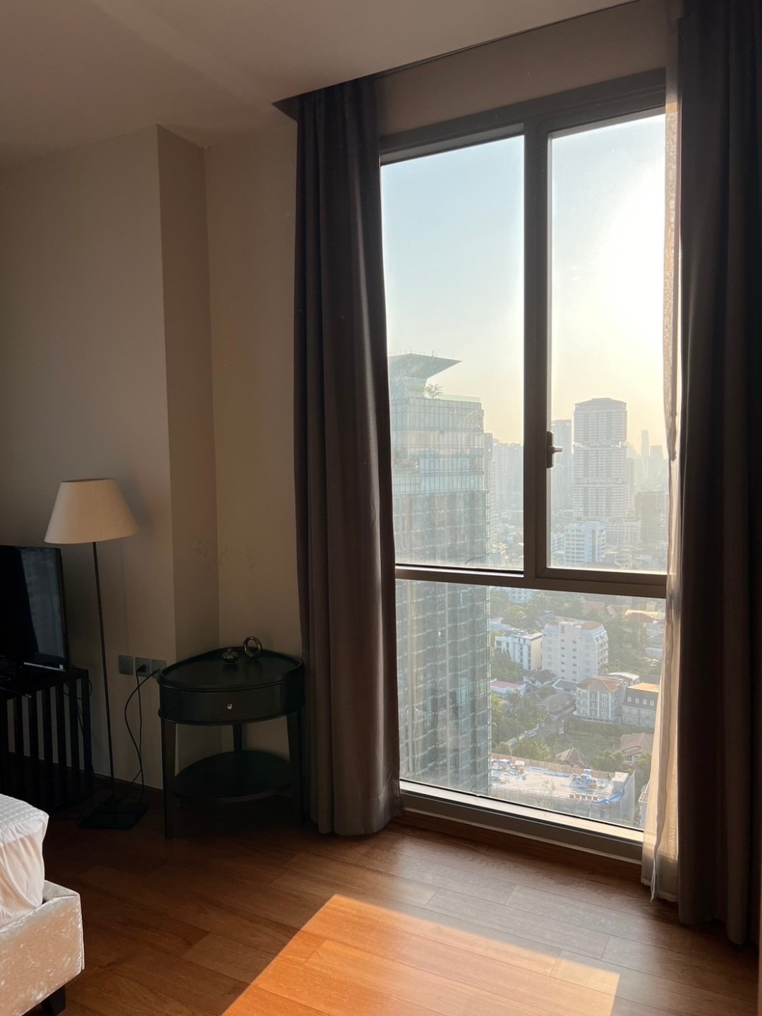 ให้เช่าคอนโด ควอทโทร บาย แสนสิริ พื้นที่ 55 ตร.ม. 1 ห้องนอน ให้เช่า 45,000 บ/ด