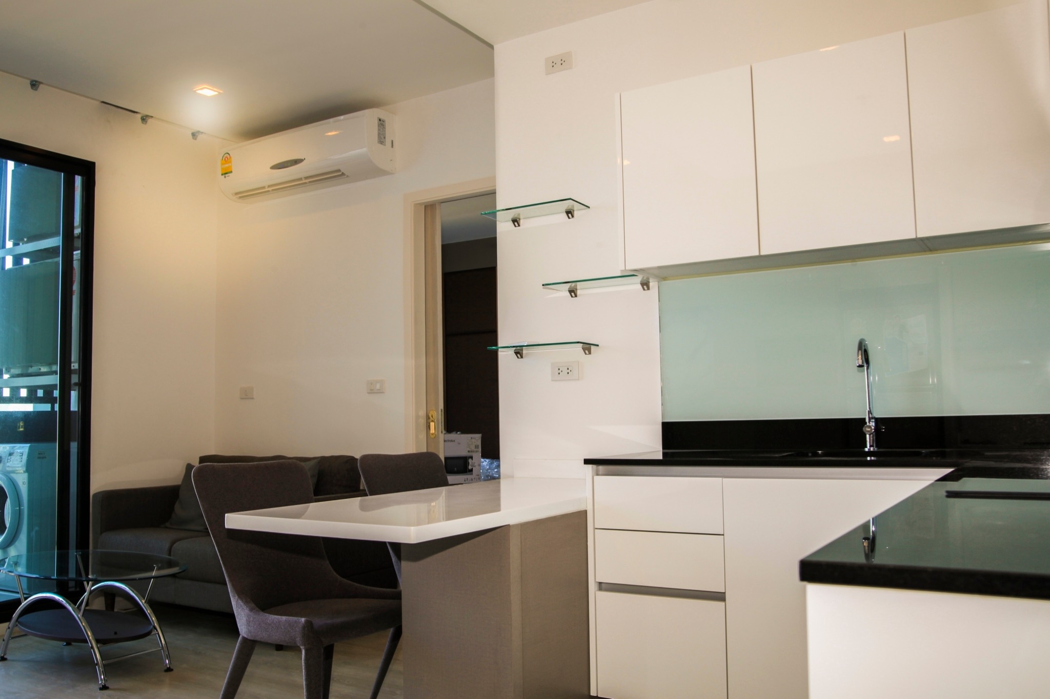 ให้เช่าคอนโด ควินน์ รัชดา 17 พื้นที่ 45 ตร.ม. 1 ห้องนอน เช่า 22000 บ/ด