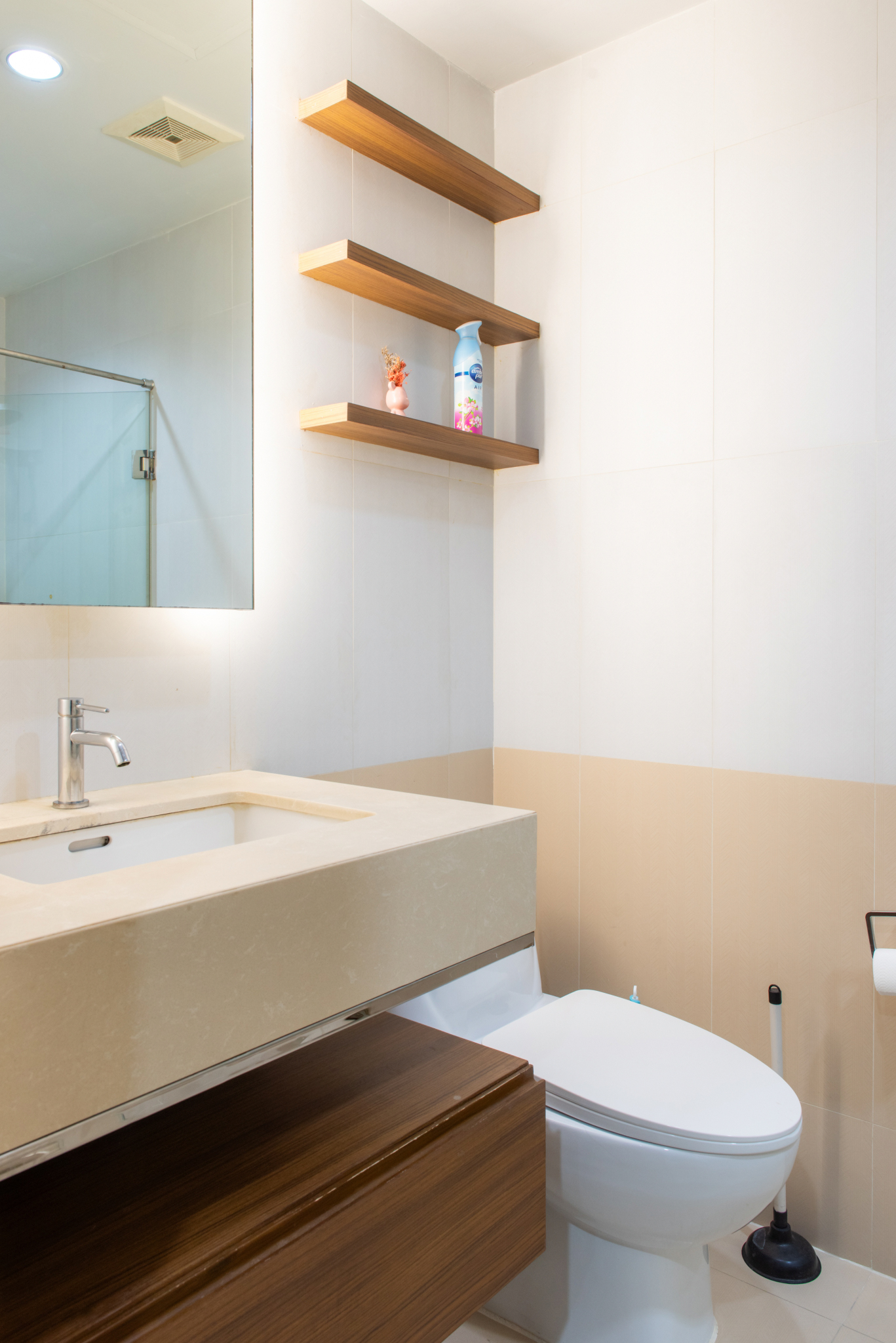 ให้เช่าคอนโด สุขุมวิท ลิฟวิ่ง ทาวน์ พื้นที่ 60 ตรม. 1 ห้องนอน เช่า 22,000 /เดือน