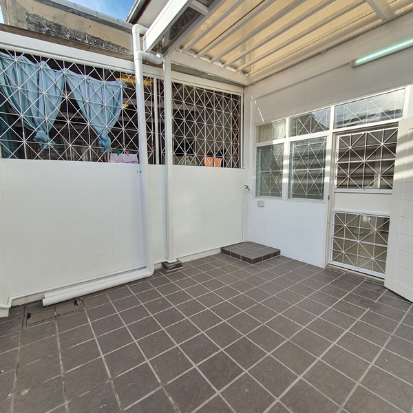 ให้เช่าทาวน์เฮ้าส์ 2 ชั้น ย่านติวานนท์ พื้นที่ 17 ตรว. 2 ห้องนอน เช่า 12,000 บ/ด