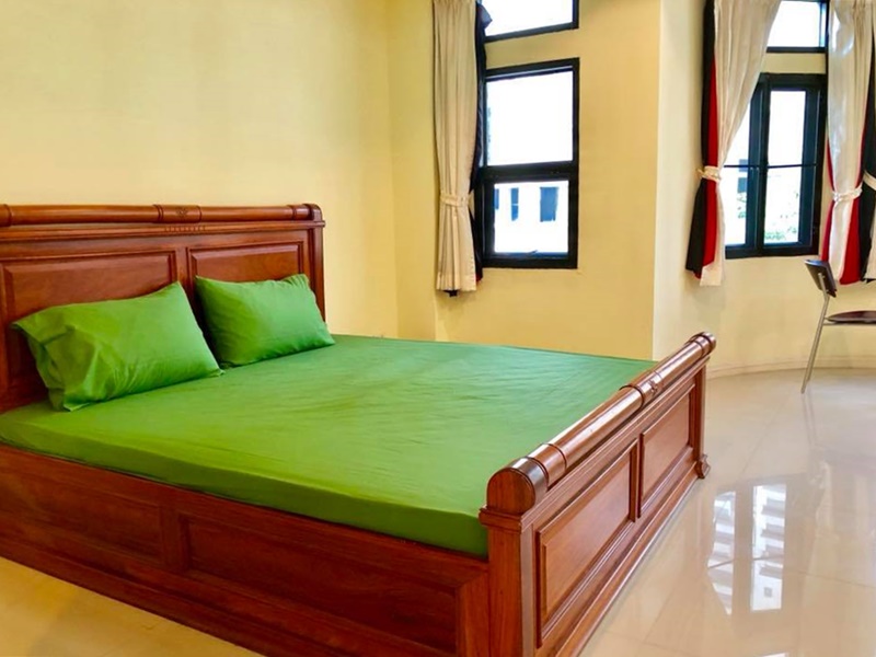 ให้เช่าทาวน์เฮ้าส์ 4 ชั้น ย่านสุขุมวิท พื้นที่ 380 ตรม. 3 ห้องนอน เช่า 65,000 บ/ด