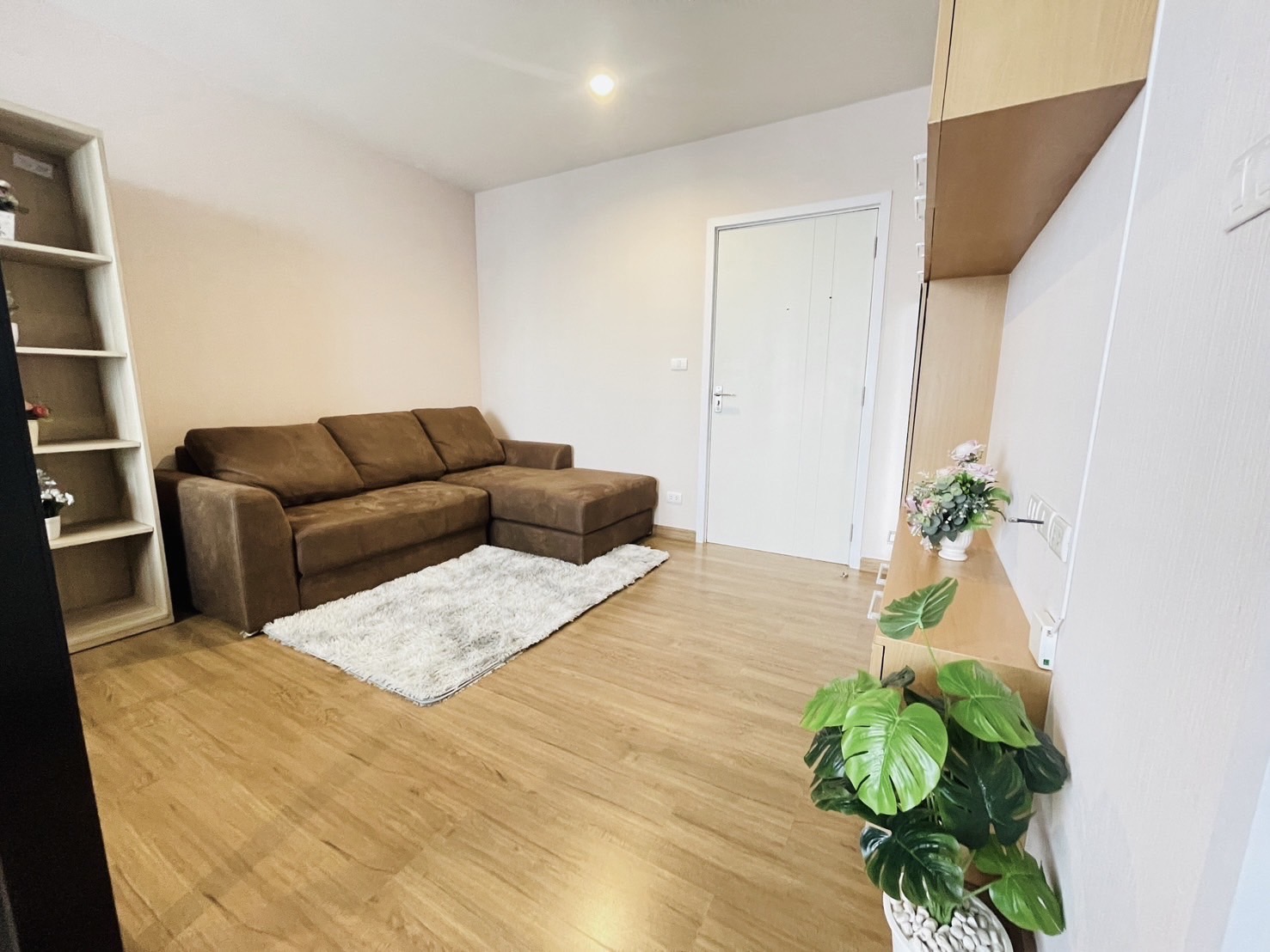 ให้เช่าคอนโด เดอะ ทรี อินเตอร์เชนจ์ พื้นที่ 30 ตร.ม. 1 ห้องนอน เช่า 11,000 บ/ด