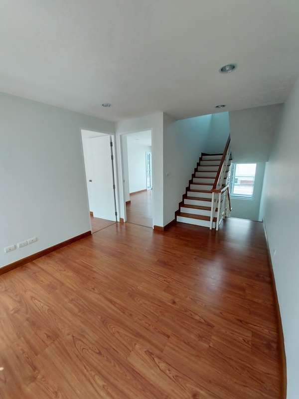 ขายทาวน์โฮม 3.5 ชั้น ย่านลาดพร้าว พื้นที่ 33.30 ตรว. 3 ห้องนอน ขาย 13.7 ล.