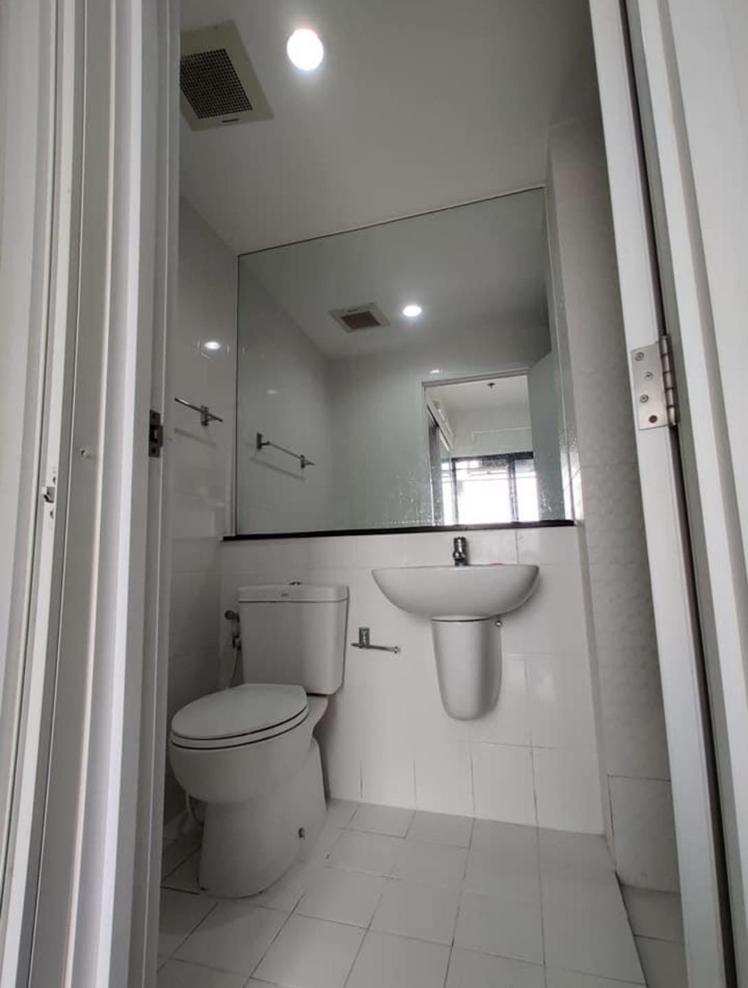 KS-J4.2 เดอะ ทรี อินเตอร์เชนจ์ 2ห้องนอน 1ห้องน้ำ ขนาด23ตร.ม ชั้น30 ทิศเหนือ ราคา 8,000บาท/เดือน สัญญา1ปี