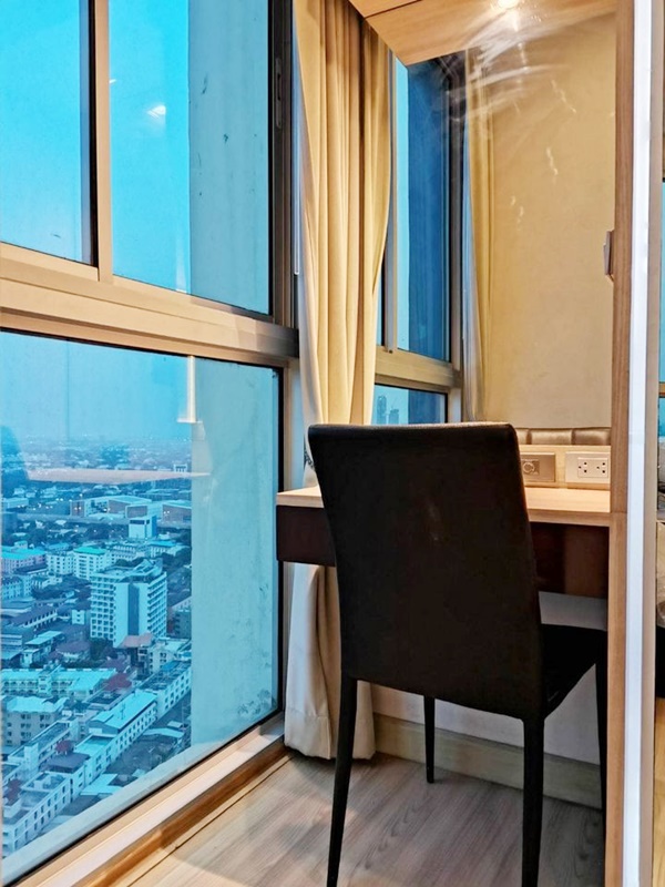 ขาย/ให้เช่า สกายวอล์ค คอนโด พื้นที่ 52 ตร.ม. 1 ห้องนอน เช่า 38,000 บ/ด ขาย 7.69 ล.