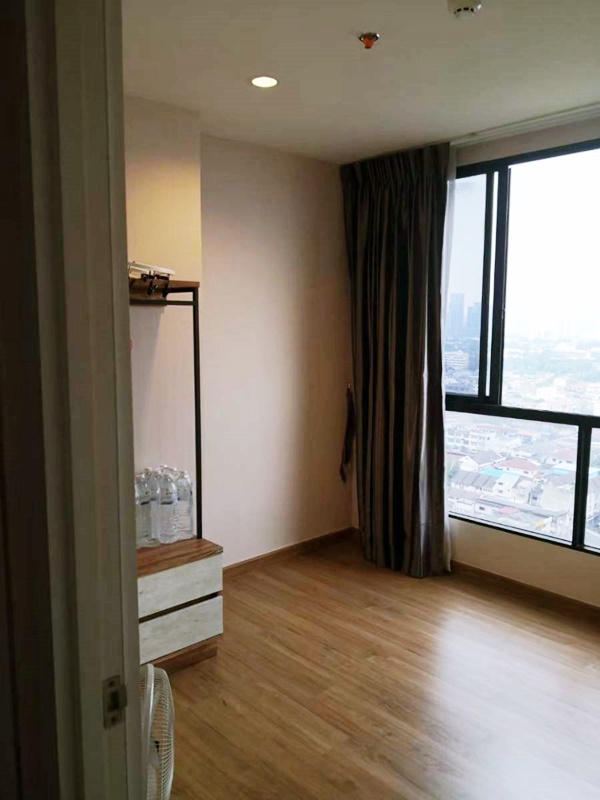 ขายคอนโด เดอะ ทรี อินเตอร์เชนจ์ พื้นที่ 58 ตร.ม. 2 ห้องนอน ขาย 5.6 ล้านบาท