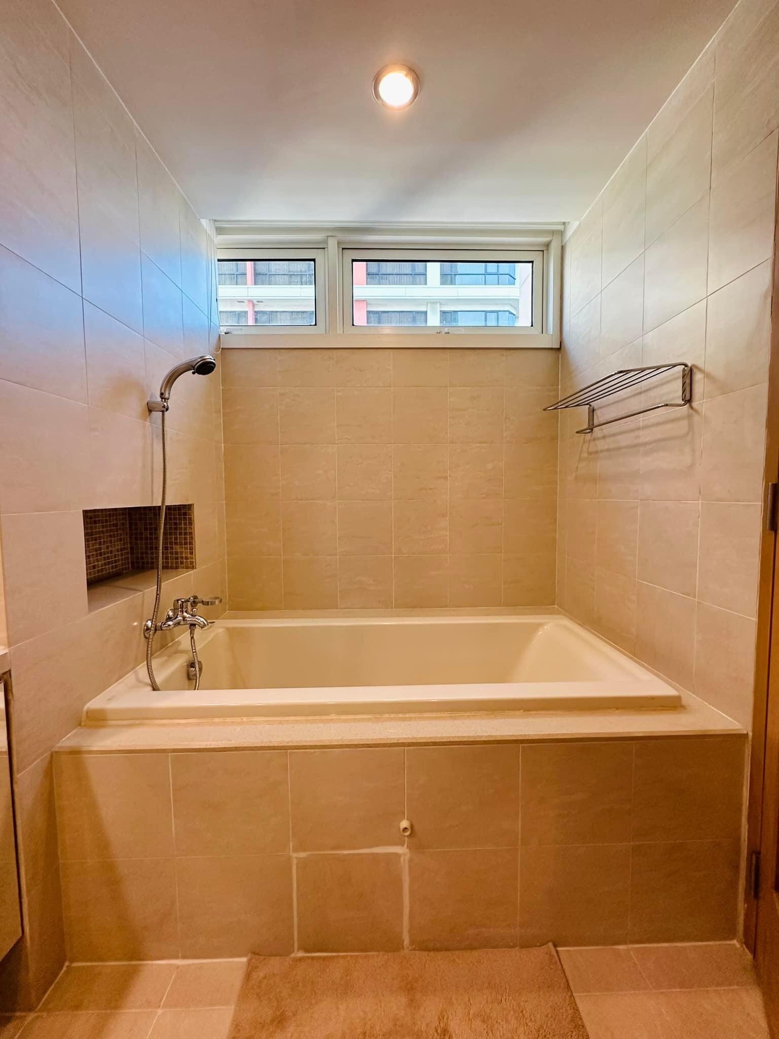 ให้เช่า เดอะ รอยัล ศาลาแดง พื้นที่ 162 ตรม. 3 ห้องนอน เช่า 85,000 บาท/เดือน