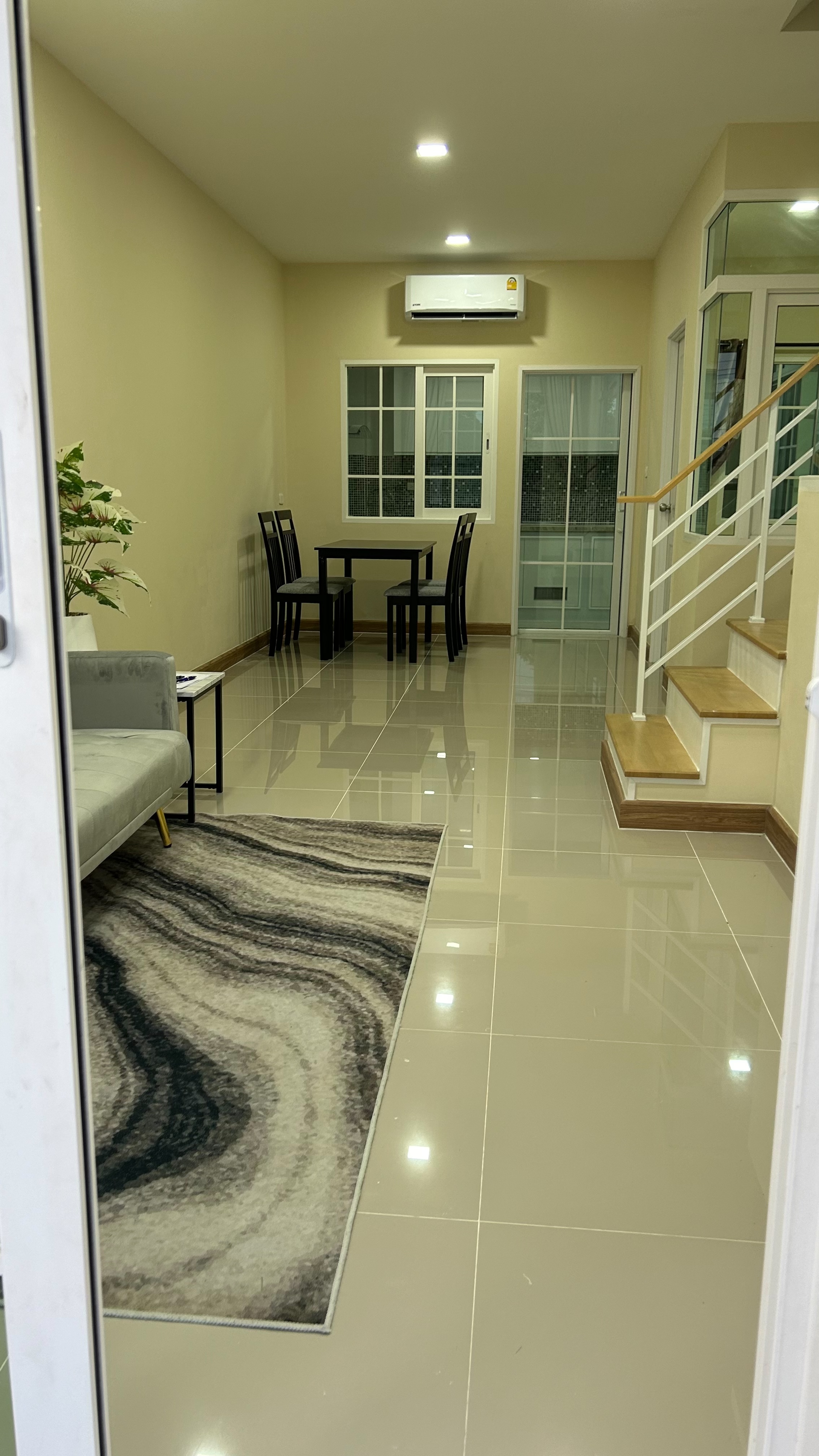 ให้เช่าทาวน์โฮม 2 ชั้น ย่านบางแค พื้นที่ 16 ตารางวา 4 ห้องนอน เช่า 23,000 บ/ด