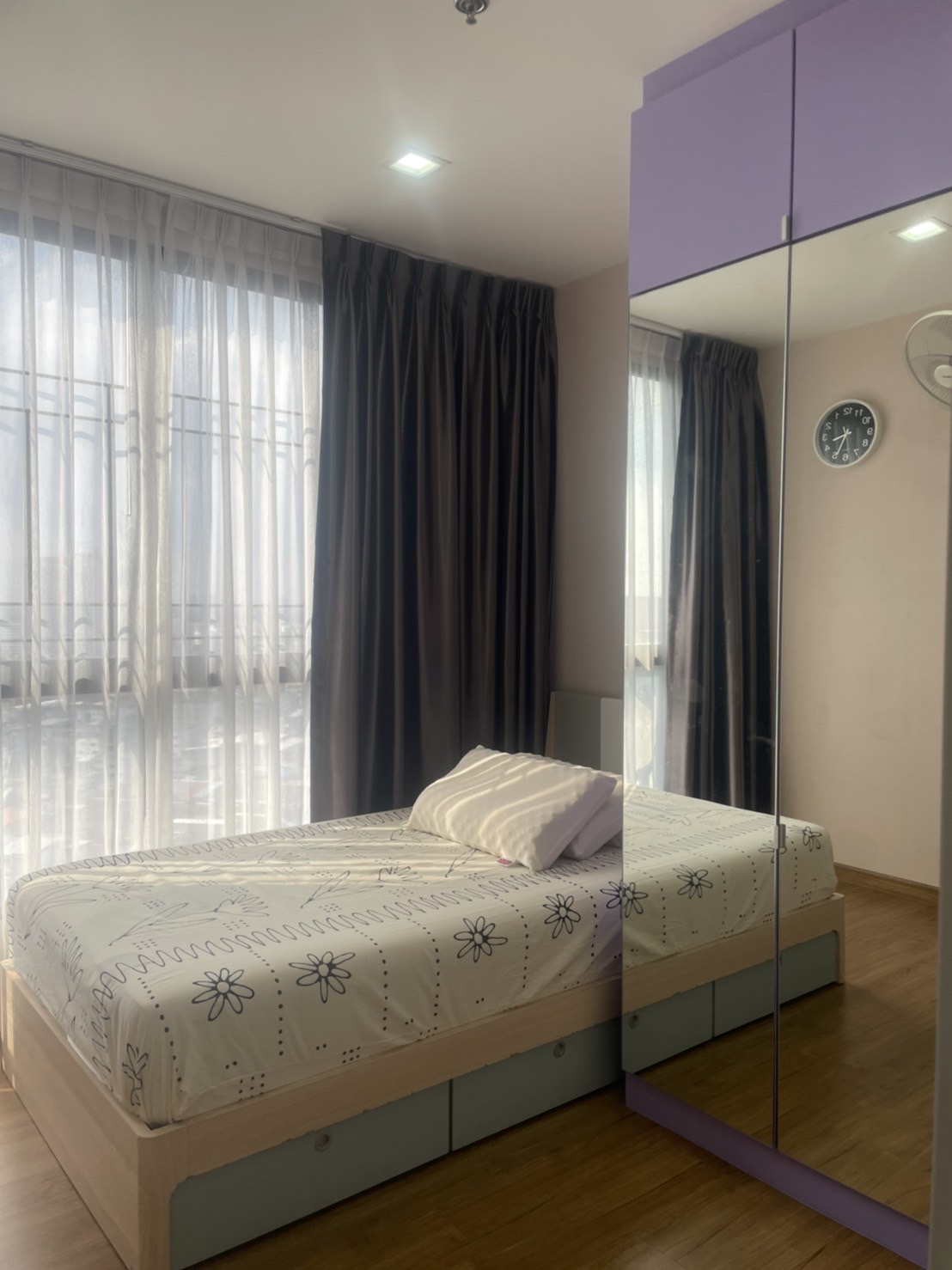 ให้เช่าคอนโด เดอะ ทรี อินเตอร์เชนจ์ พื้นที่ 60 ตร.ม. 2 ห้องนอน เช่า 20,000 บ/ด